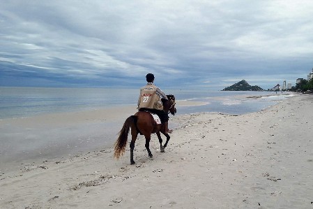 Pferdereiten am Strand von Hua Hin