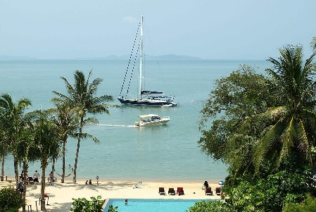 Boote vor The Village Hotel Coconut Island
